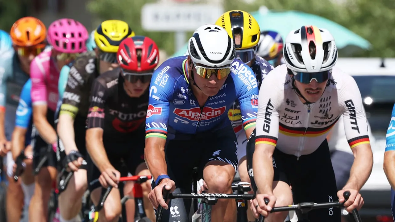 Philipsen gewinnt 17. Etappe der Tour de France und verkürzt Rückstand im Kampf ums Grüne Trikot image 1