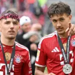 München: Tom Bischof wechselt Trikotnummer und schließt Uno-Deal ab