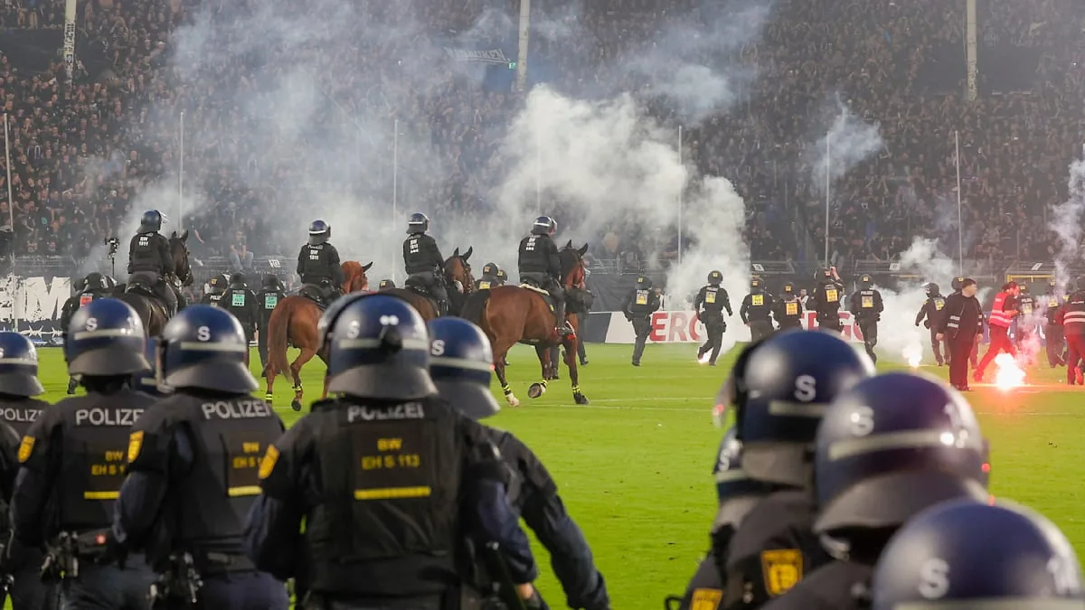 Mannheim: DFB-Pokal-Derby eskaliert mit Polizei auf dem Spielfeld