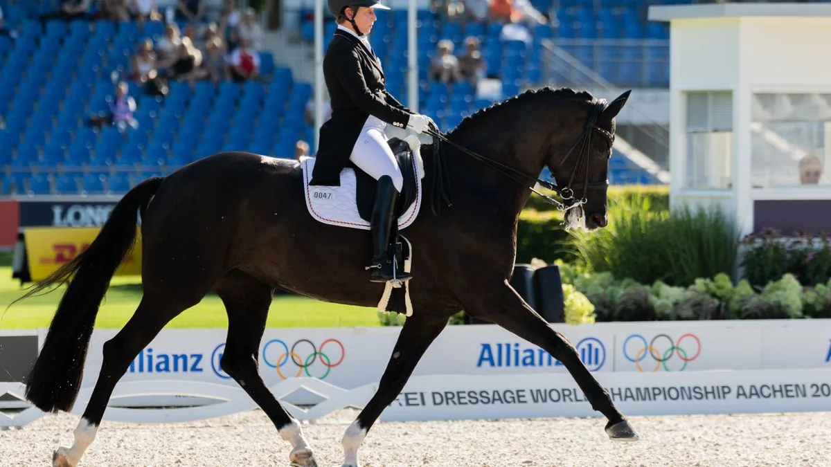 Aachen: Deutsches Dressur-Team gewinnt Gold bei Heim-WM