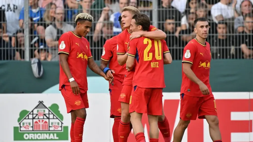 Leverkusen und Augsburg siegen im DFB-Pokal, Andrich sieht von der Tribüne zu