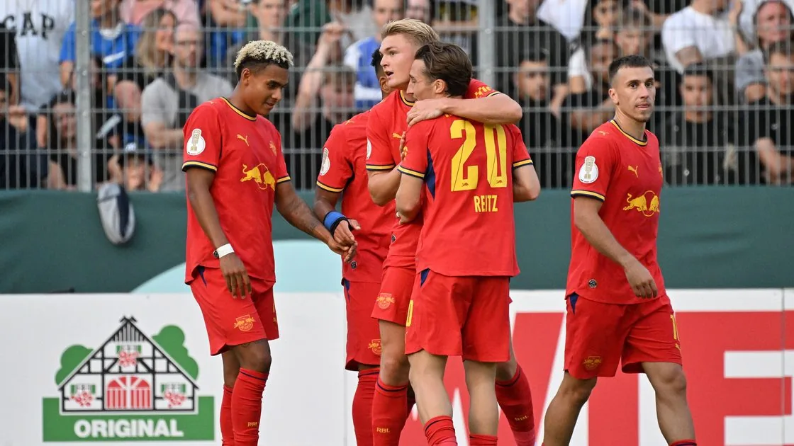 Leverkusen und Augsburg siegen im DFB-Pokal, Andrich sieht von der Tribüne zu