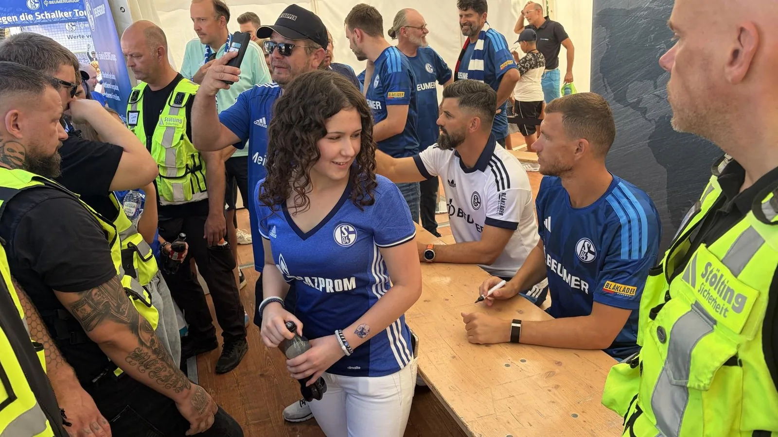 Schalke-Tag: Über 100.000 Fans feiern Saisoneröffnung und blicken auf die Bundesliga