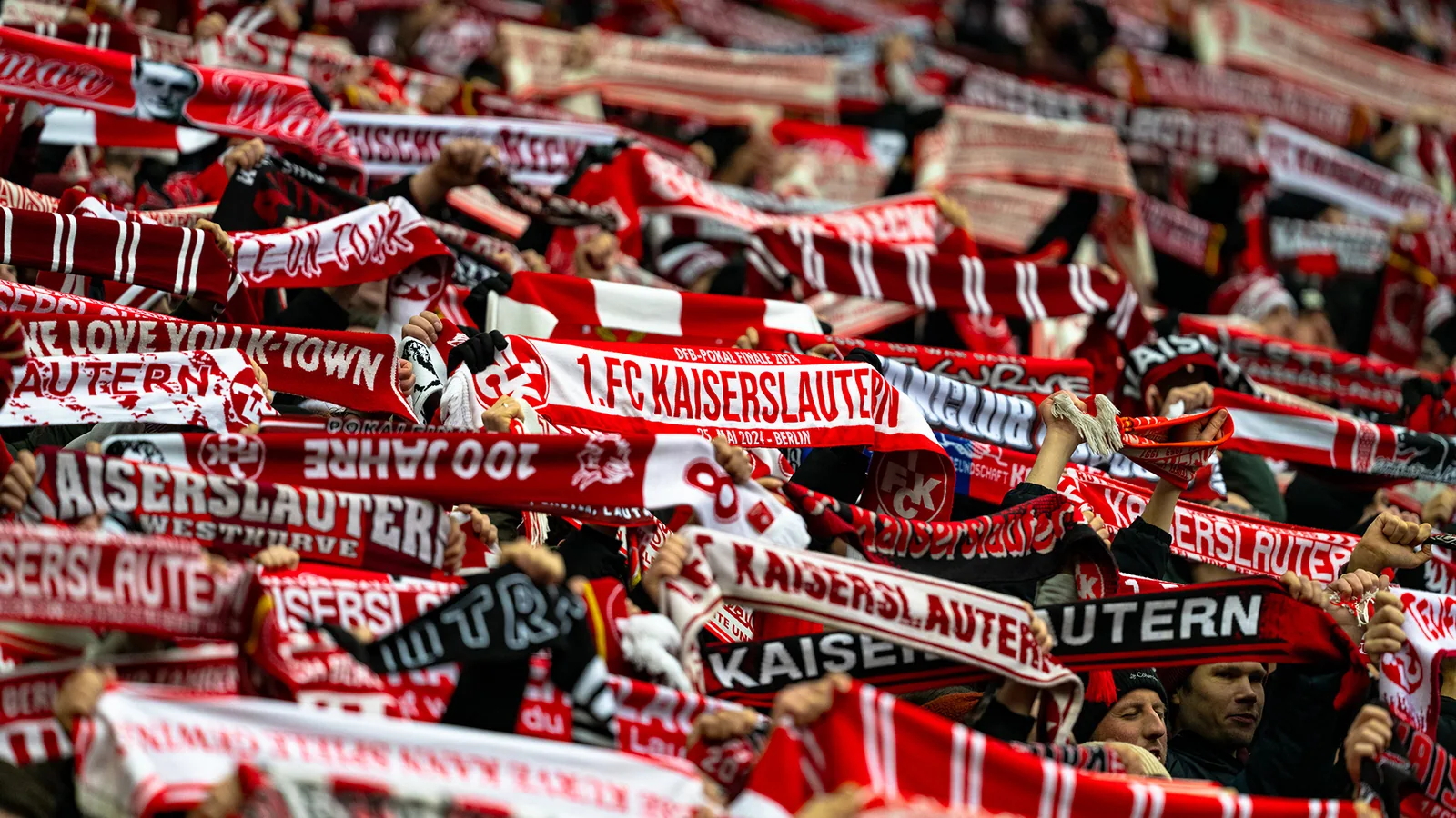 Kaiserslautern und Karlsruhe trennen sich torlos auf dem Betzenberg image 1